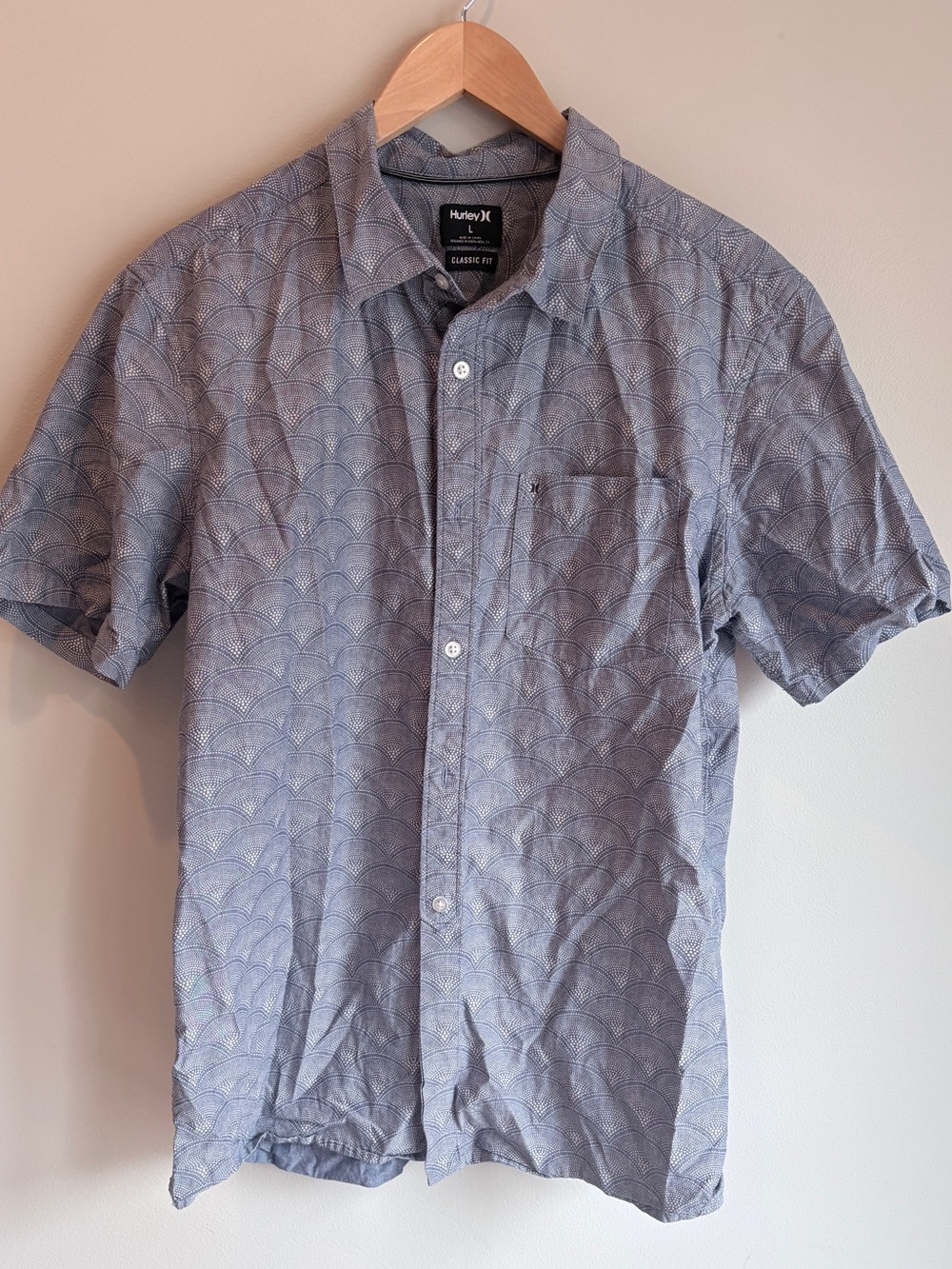 Hurley Men’s Blue ShortSleeve Patterned Button-Down Shirt Size Large Classic fit